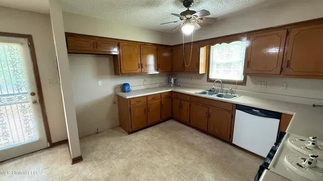 $199,900 | 595 Swaney Drive, Holly Springs, MS 38635