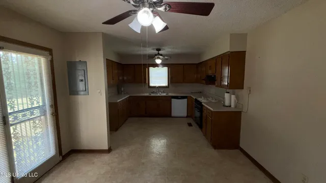 $199,900 | 595 Swaney Drive, Holly Springs, MS 38635