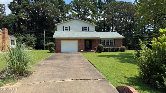 $199,900 | 595 Swaney Drive, Holly Springs, MS 38635