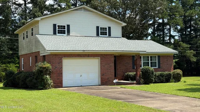 $199,900 | 595 Swaney Drive, Holly Springs, MS 38635