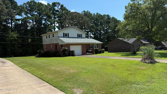 $199,900 | 595 Swaney Drive, Holly Springs, MS 38635