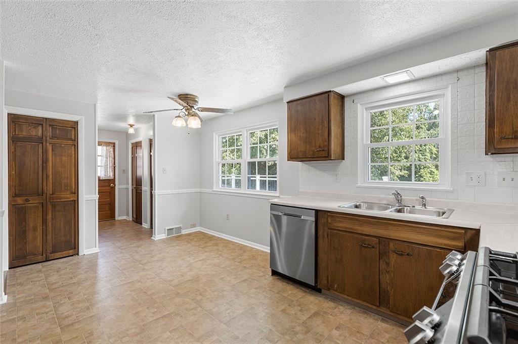 217 Lytton Road Coraopolis, PA 15108 - Photo 15 of 44