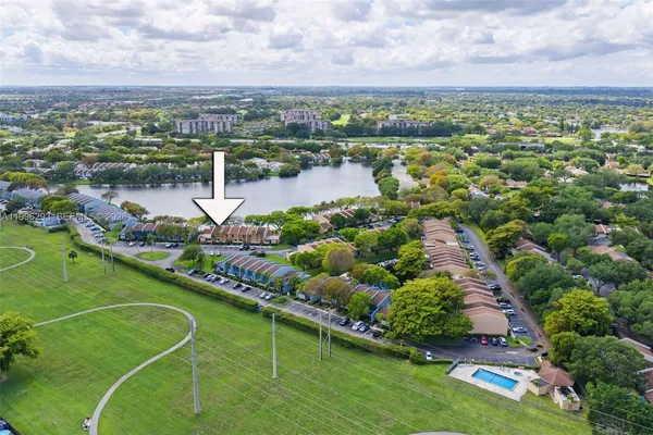 $2,500 | 1360 Northwest 97th Terrace, Unit 272, Pembroke Pines, FL 33024