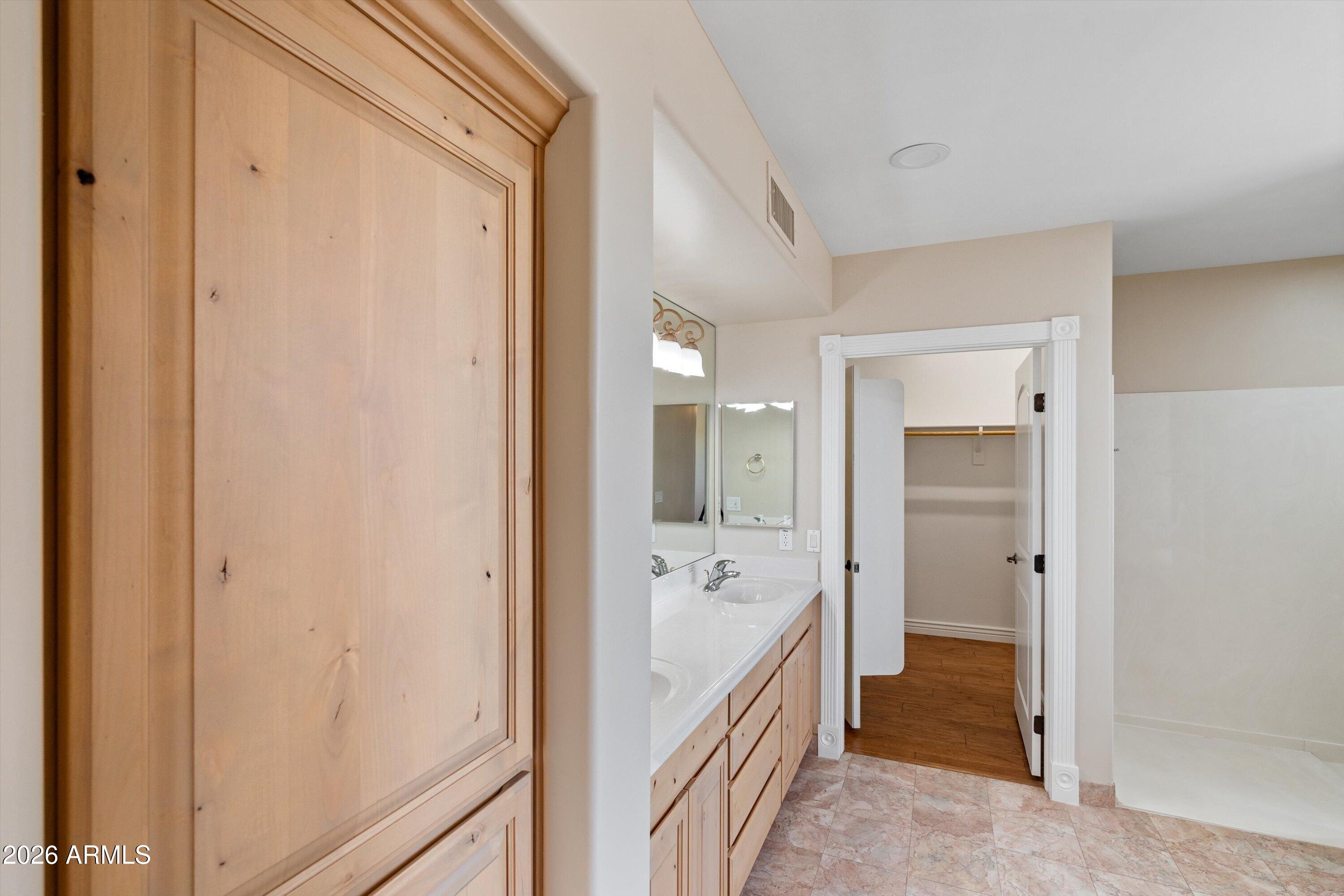 619 East Briles Road Phoenix, AZ 85085 - Photo 75 of 107 075-Lower Unit Primary Bath