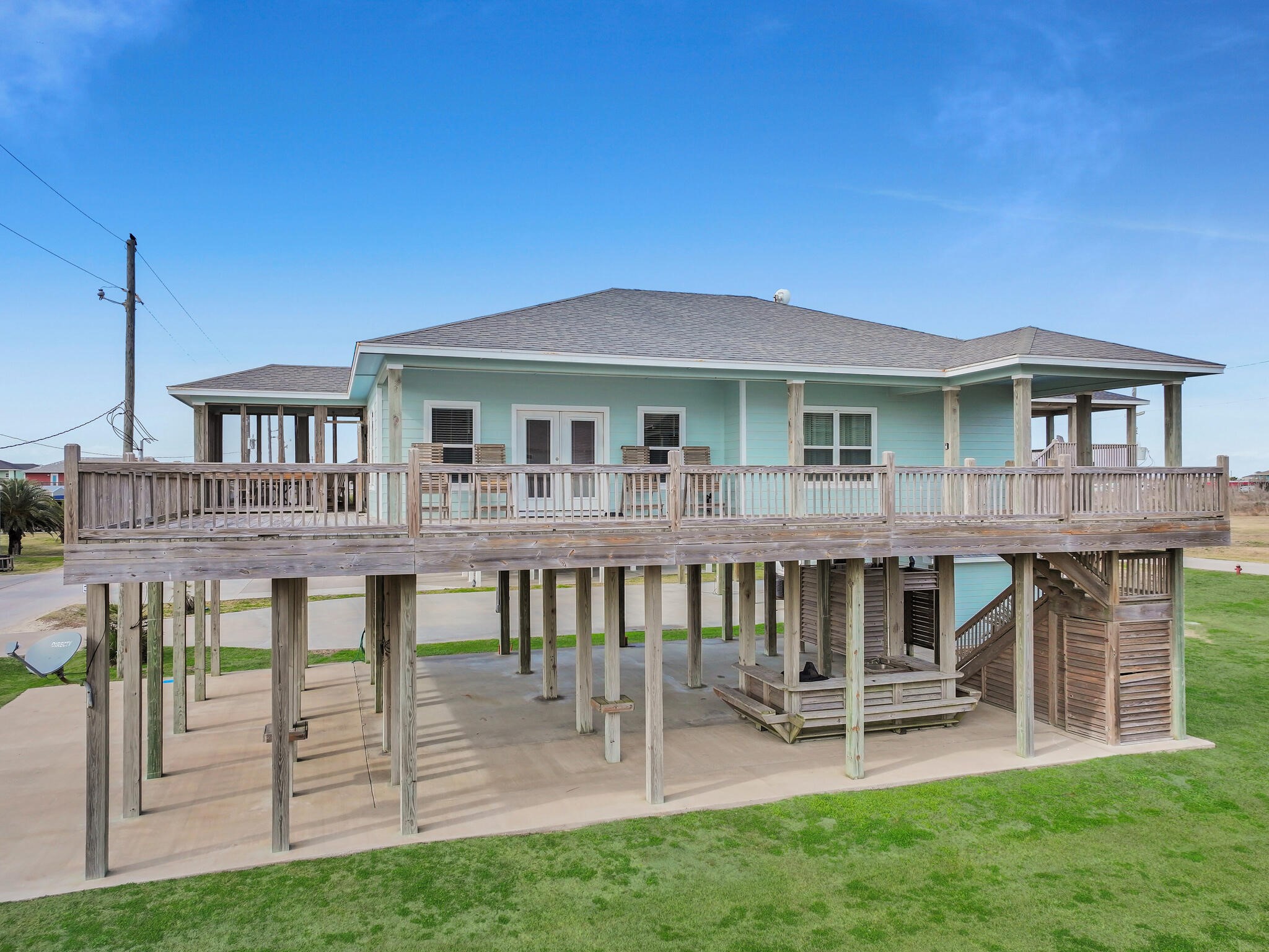 832 South East Road Crystal Beach, TX 77650 - Photo 6 of 50