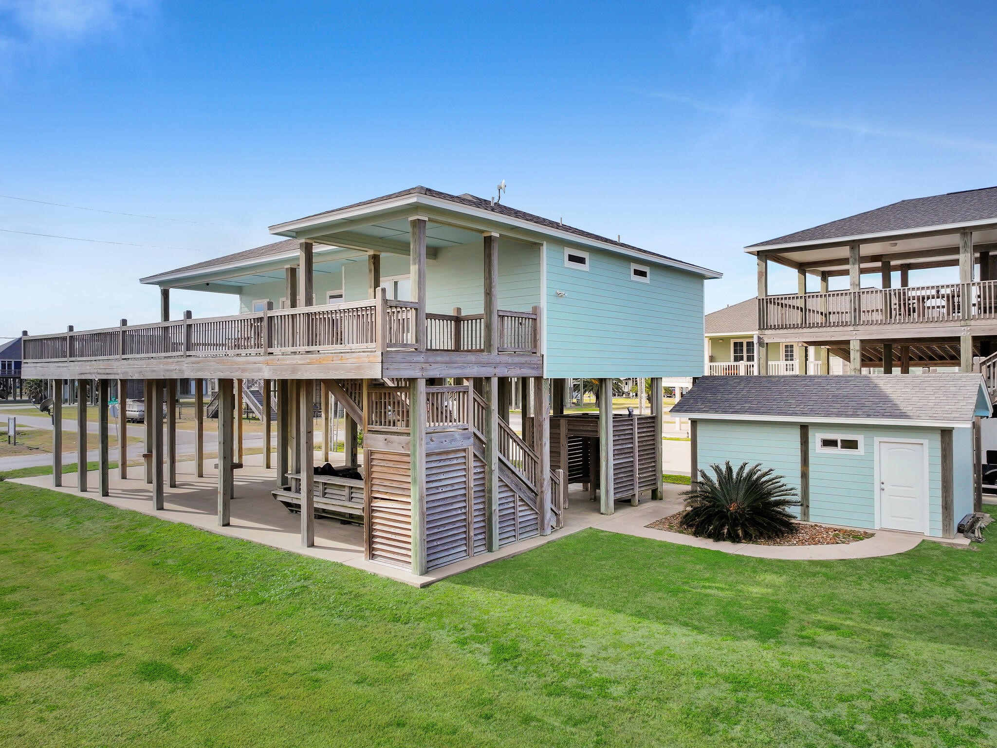 832 South East Road Crystal Beach, TX 77650 - Photo 8 of 50