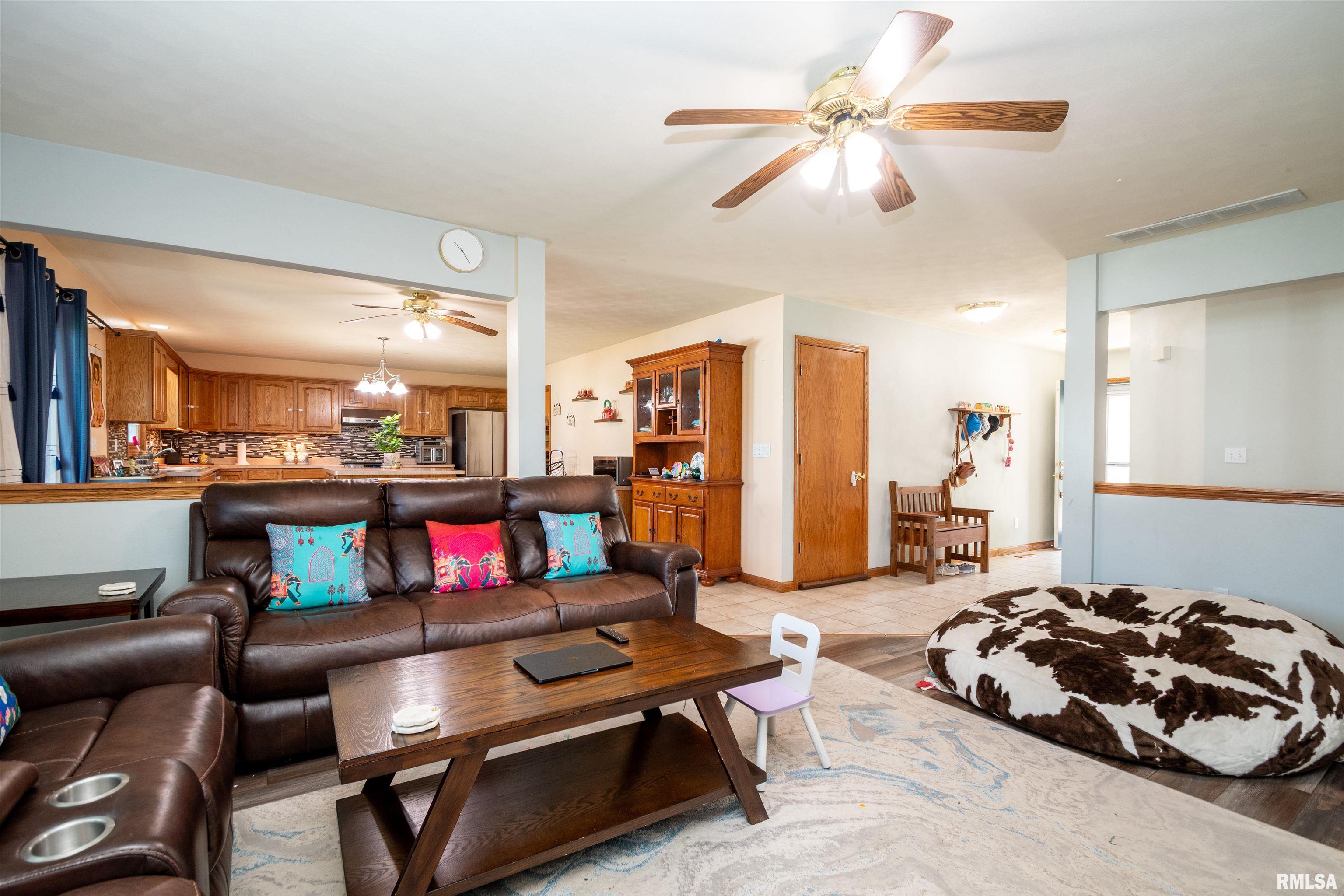 1011 South Johanson Road Peoria, IL 61607 - Photo 9 of 36 Gallery Image 9