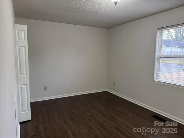 $540,000 | 2081 North Whisnant Avenue, Newton, NC 28658