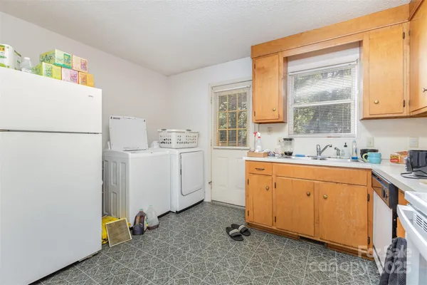 $540,000 | 2081 North Whisnant Avenue, Newton, NC 28658