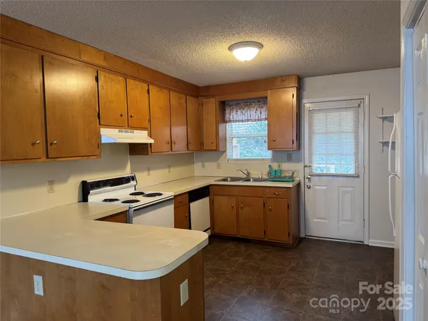 $540,000 | 2081 North Whisnant Avenue, Newton, NC 28658