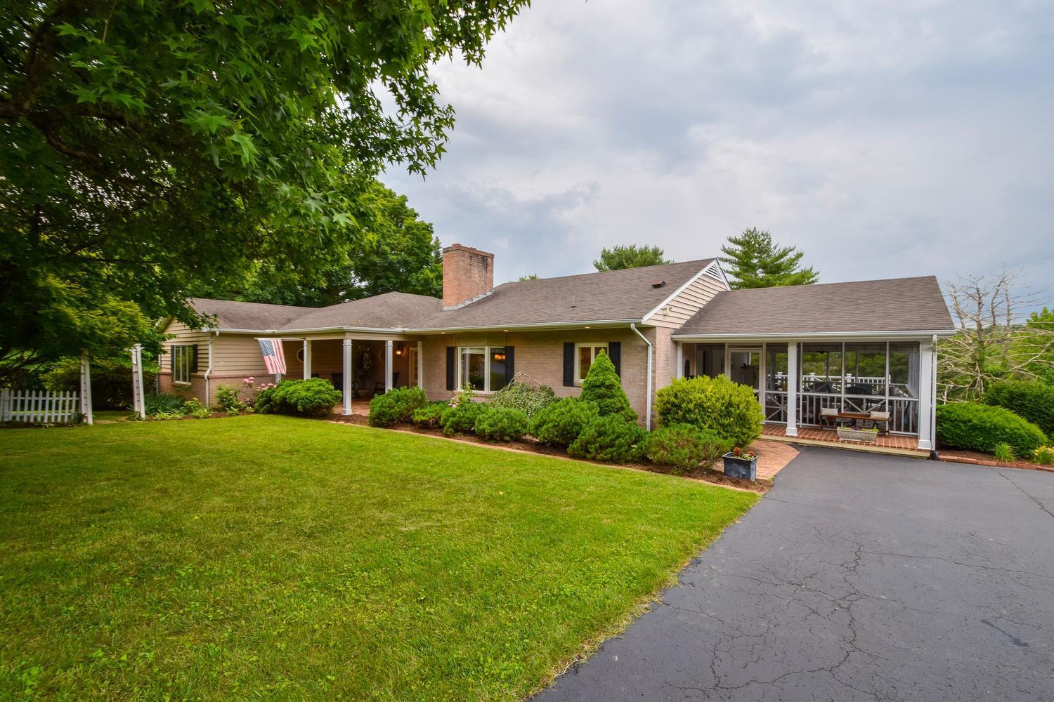 4015 Winding Way Road Southwest Roanoke, VA 24018 - Photo 1 of 33 1