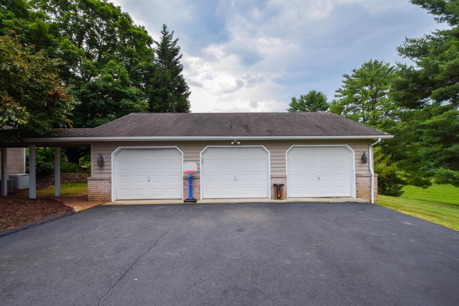 4015 Winding Way Road Southwest Roanoke, VA 24018 - Photo 28 of 33 27