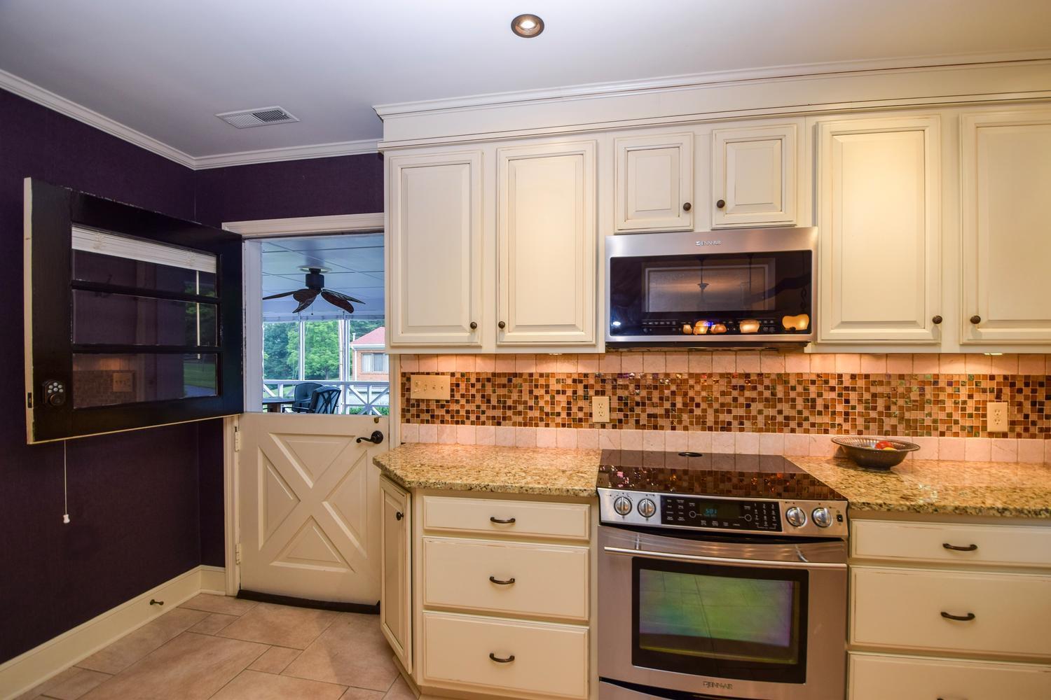 4015 Winding Way Road Southwest Roanoke, VA 24018 - Photo 10 of 33 9