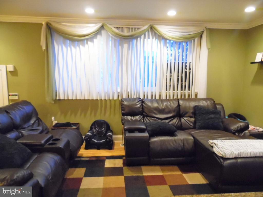 10222 East Keswick Road Philadelphia, PA 19114 - Photo 12 of 43