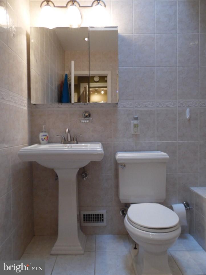 10222 East Keswick Road Philadelphia, PA 19114 - Photo 22 of 43