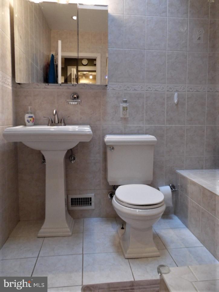 10222 East Keswick Road Philadelphia, PA 19114 - Photo 23 of 43