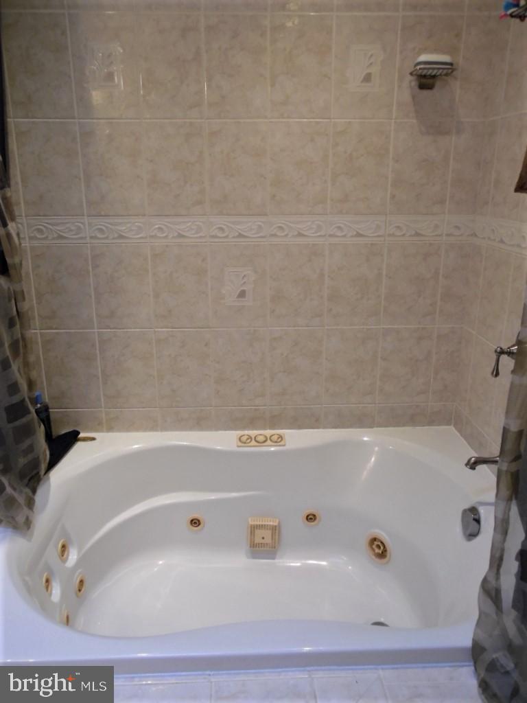 10222 East Keswick Road Philadelphia, PA 19114 - Photo 24 of 43