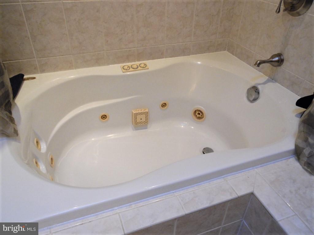 10222 East Keswick Road Philadelphia, PA 19114 - Photo 25 of 43