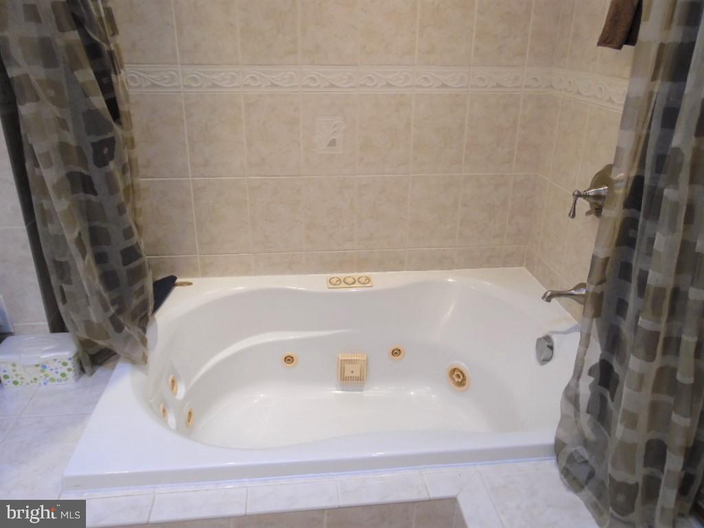 10222 East Keswick Road Philadelphia, PA 19114 - Photo 26 of 43