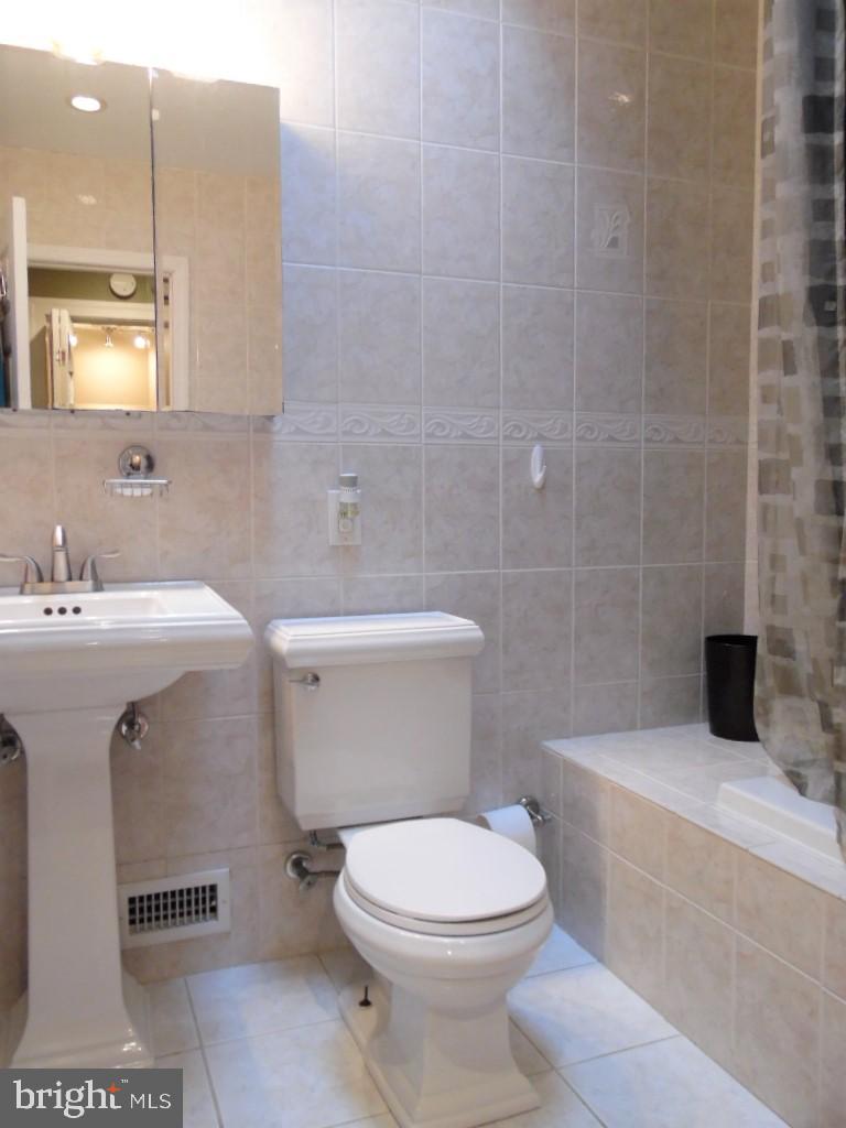 10222 East Keswick Road Philadelphia, PA 19114 - Photo 27 of 43