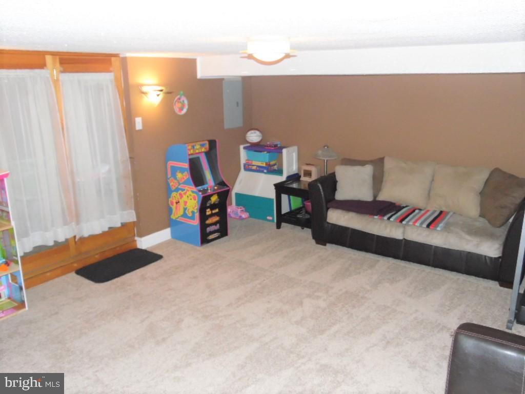 10222 East Keswick Road Philadelphia, PA 19114 - Photo 30 of 43