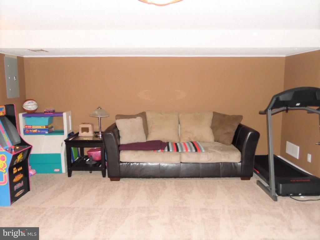 10222 East Keswick Road Philadelphia, PA 19114 - Photo 32 of 43