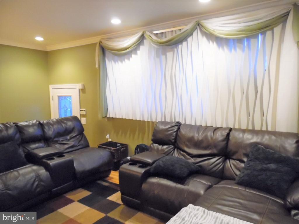 10222 East Keswick Road Philadelphia, PA 19114 - Photo 10 of 43