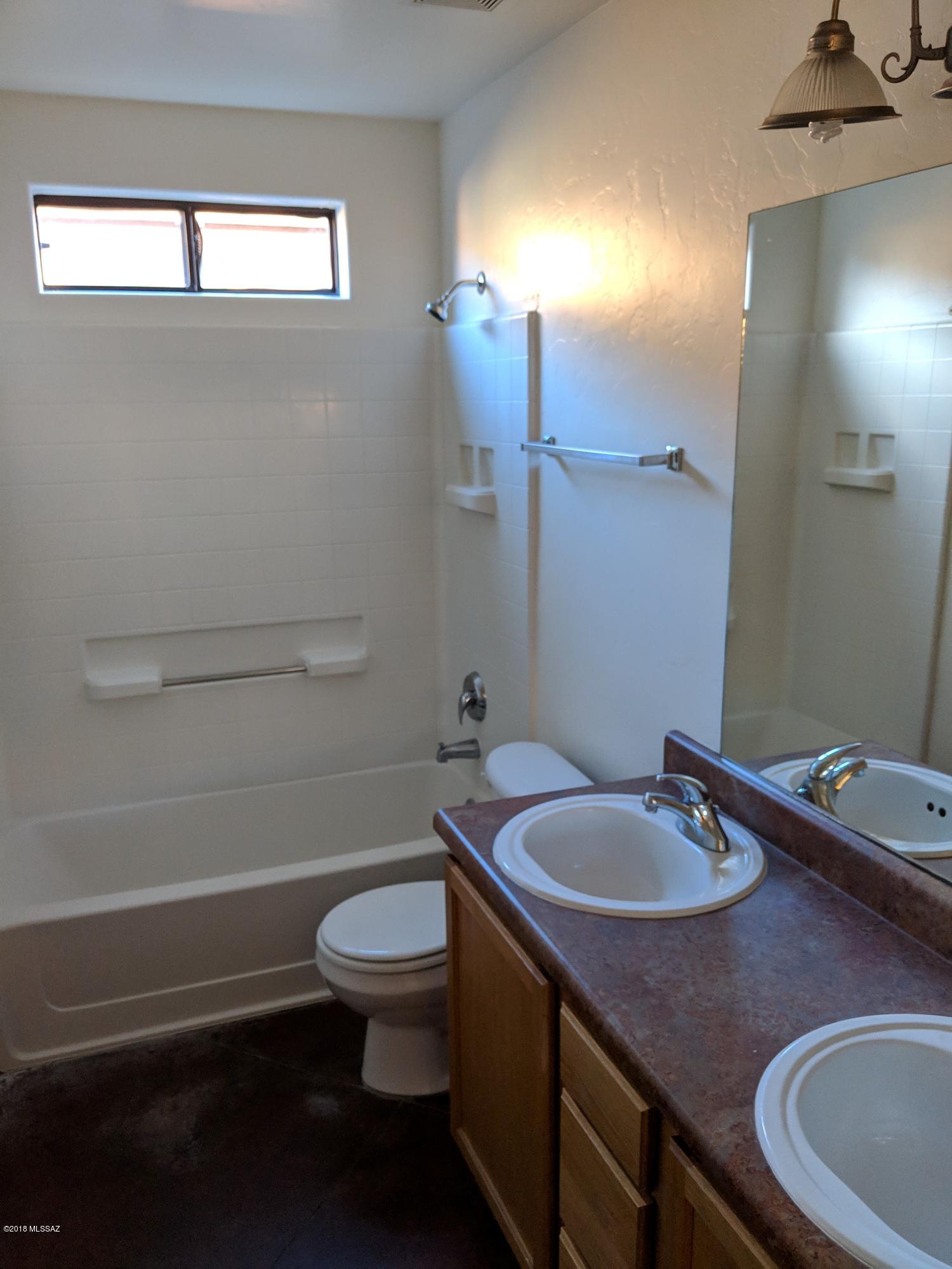 412 East Geronimo Bluff Loop Tucson, AZ 85705 - Photo 8 of 13