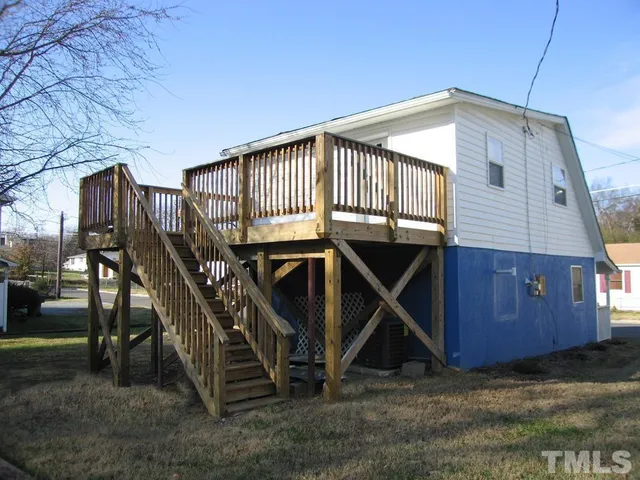 a view of entryway with a hall