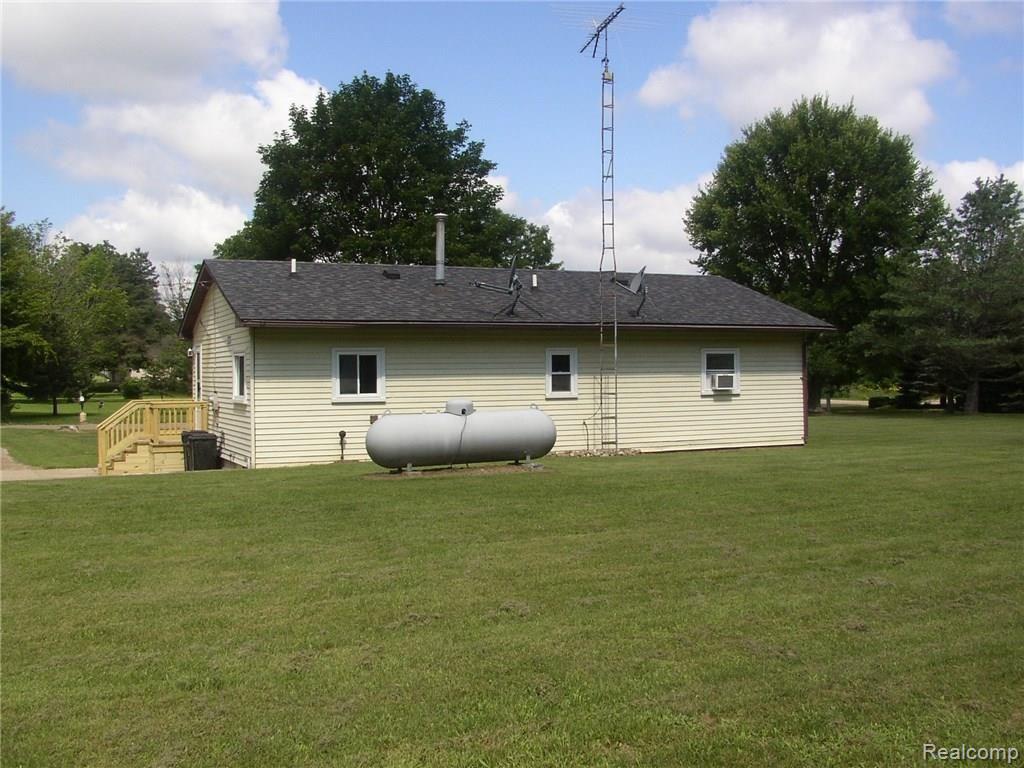 1448 North Maple Leaf Road Lapeer, MI 48446 - Photo 10 of 45 P7170013.JPG