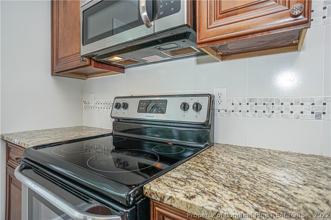 911 Rim Road Fayetteville, NC 28314 - Photo 16 of 38 a stove top oven sitting inside of a kitchen
