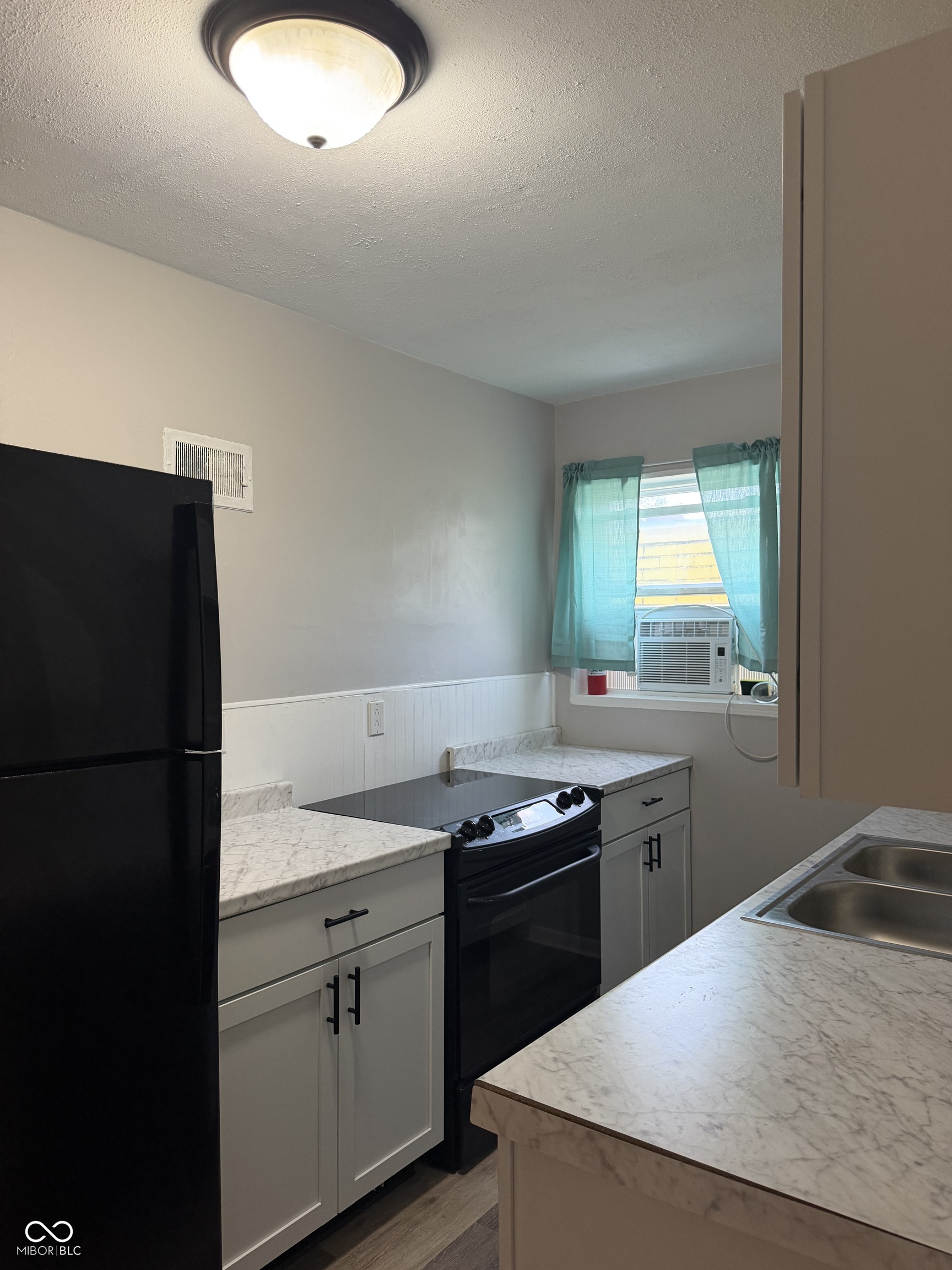 3015 South Holt Road, Unit B Indianapolis, IN 46221 - Photo 4 of 9 Gallery Image 4