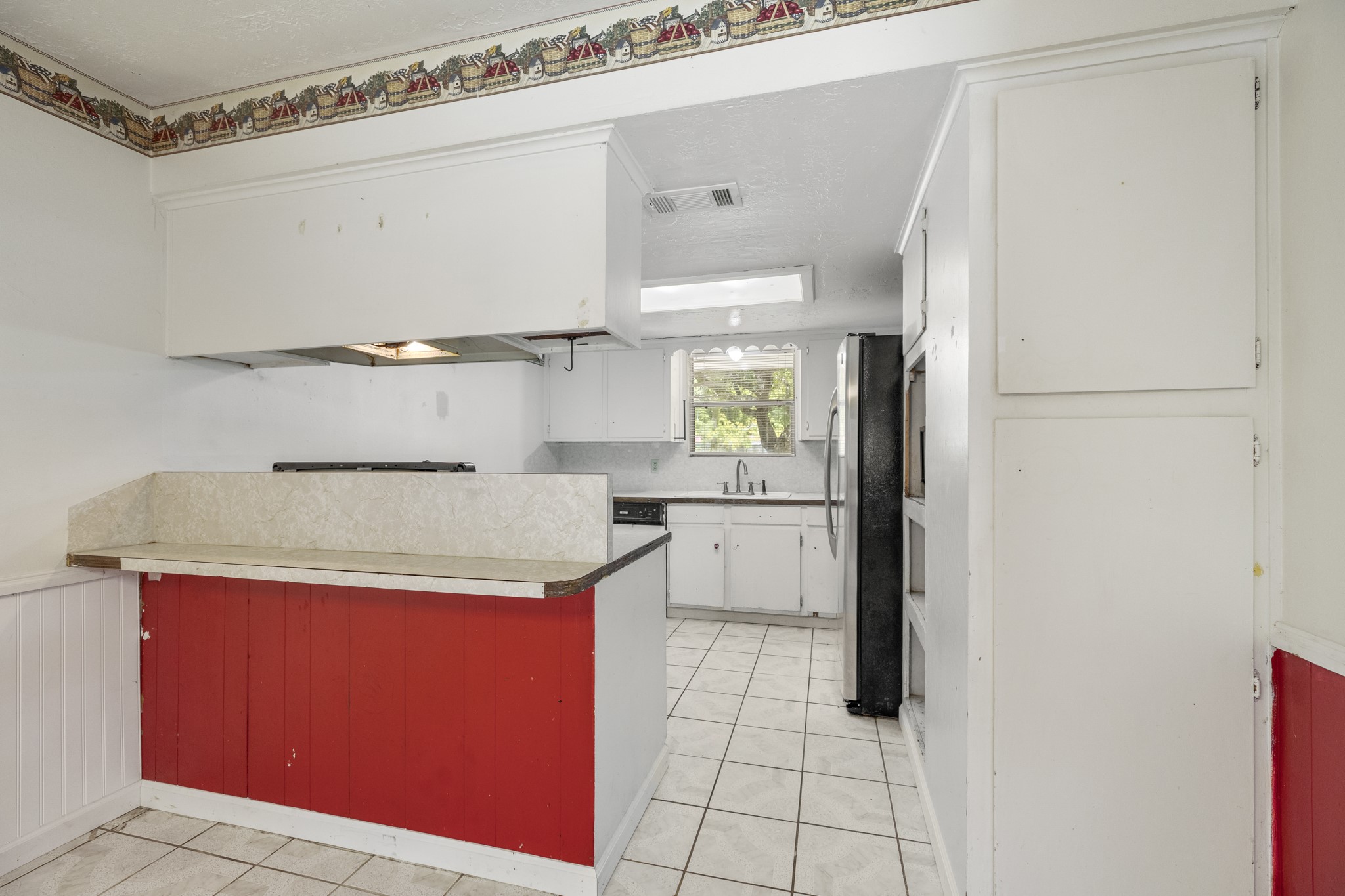140 Friar Tuck Road Shepherd, TX 77371 - Photo 11 of 38 a kitchen with a refrigerator and countertop