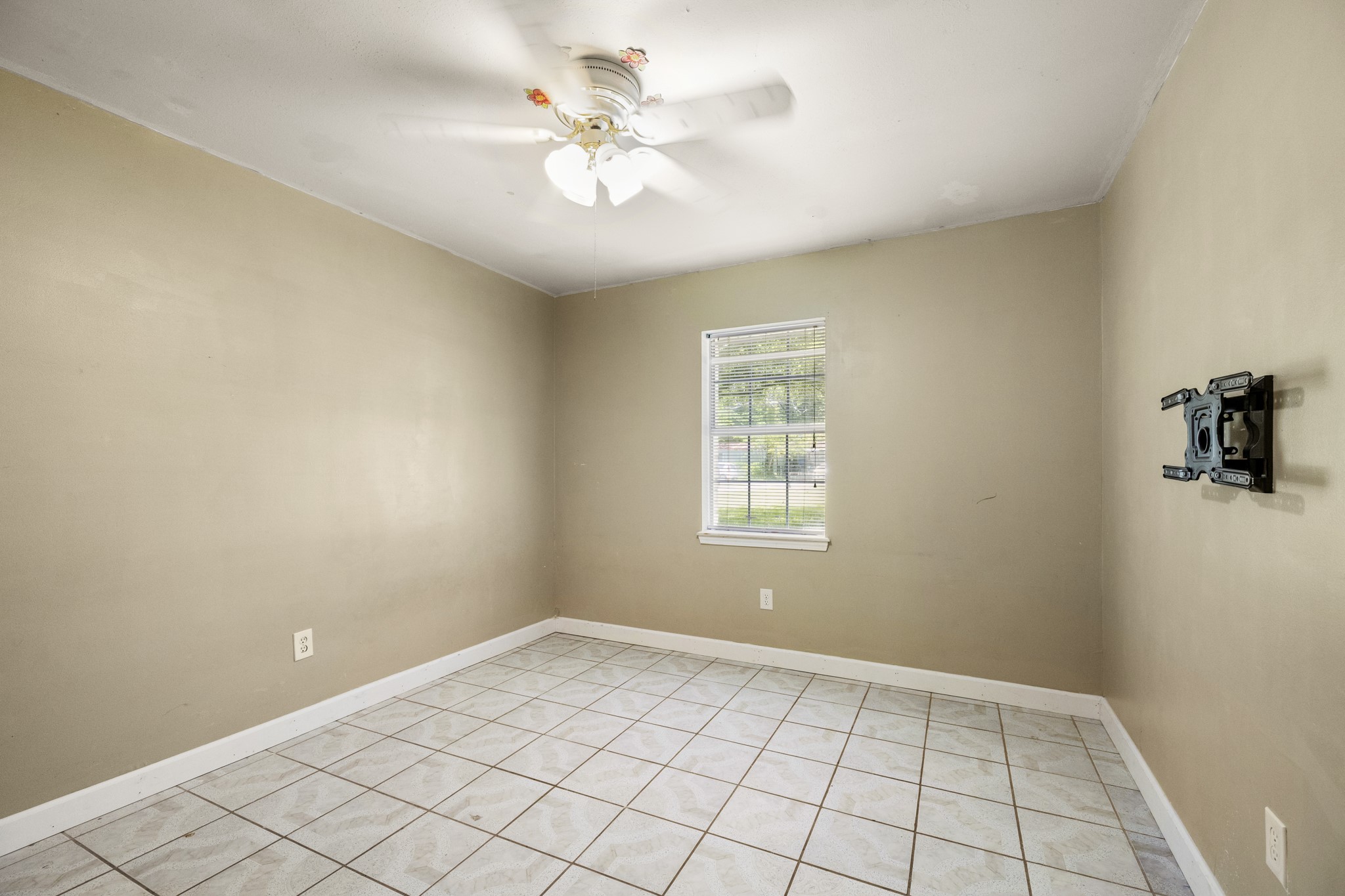140 Friar Tuck Road Shepherd, TX 77371 - Photo 24 of 38 a view of an empty room with a window