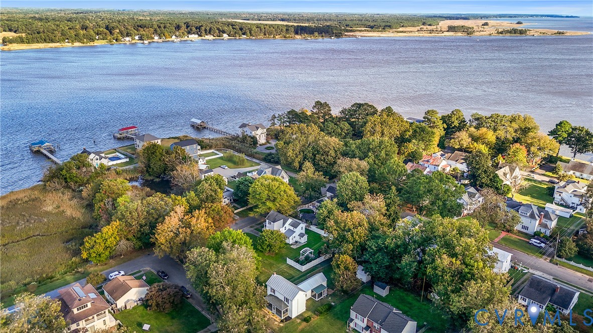 428 3rd Street West Point, VA 23181 - Photo 44 of 49 an aerial view of a houses with a lake