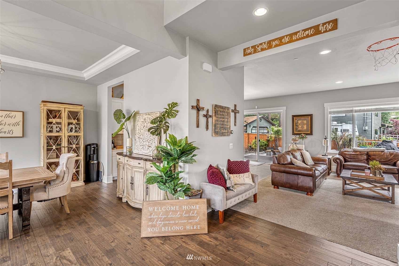 732 Wapato Place Southeast Renton, WA 98059 - Photo 6 of 40 a living room with furniture potted plant and a window