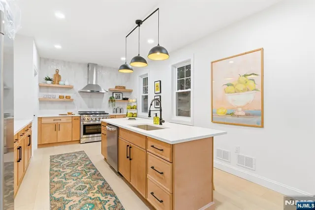 $700,000 | 41 Entwistle Avenue, Nutley, NJ 07110