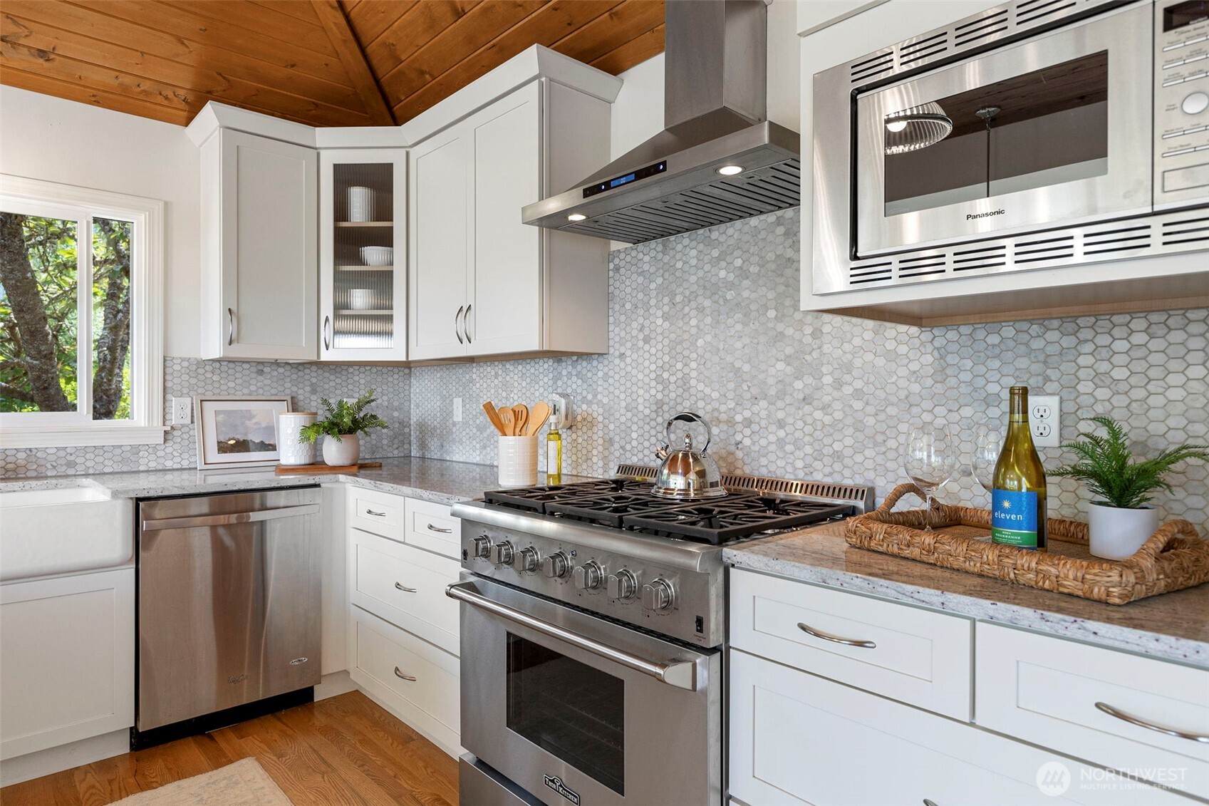 5930 Rose Loop Northeast Bainbridge Island, WA 98110 - Photo 8 of 40