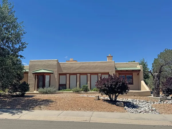 $600,000 | 363 Monte Vista Road, Taos, NM 87571