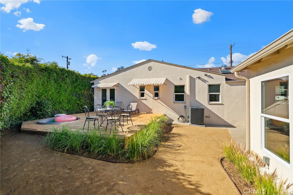 3912 York Boulevard Los Angeles, CA 90065 - Photo 35 of 51 a front view of a house with garden