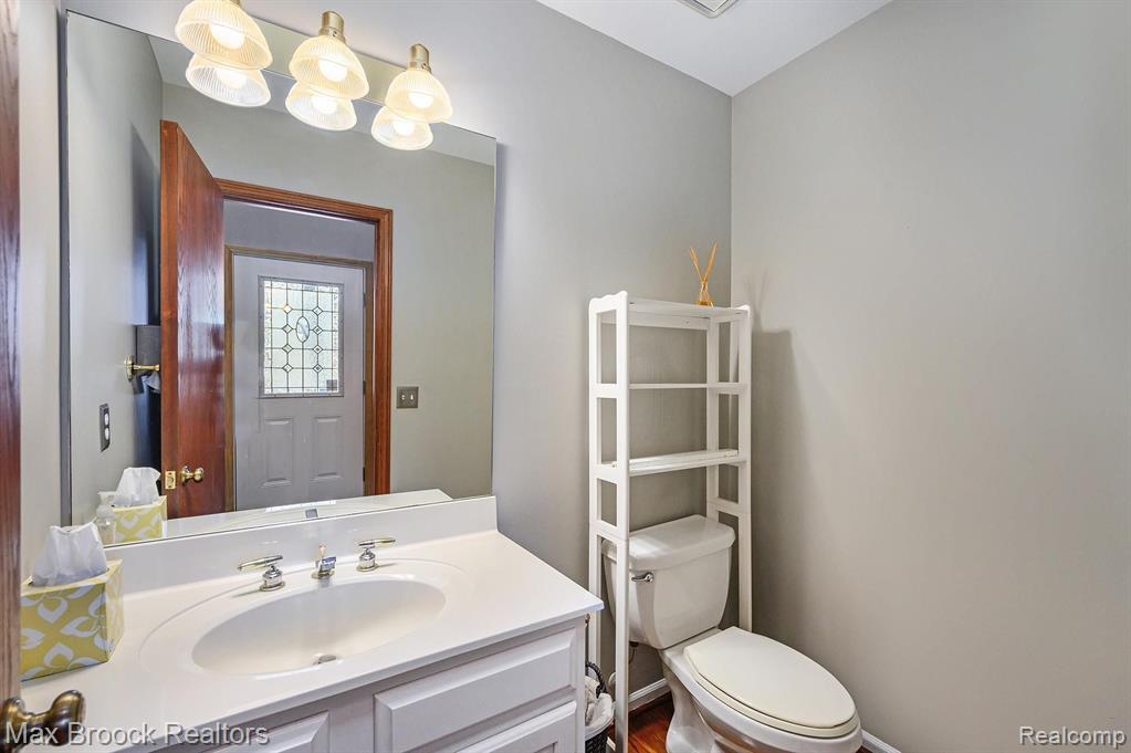 6511 Ridgeview Drive Clarkston, MI 48346 - Photo 4 of 23