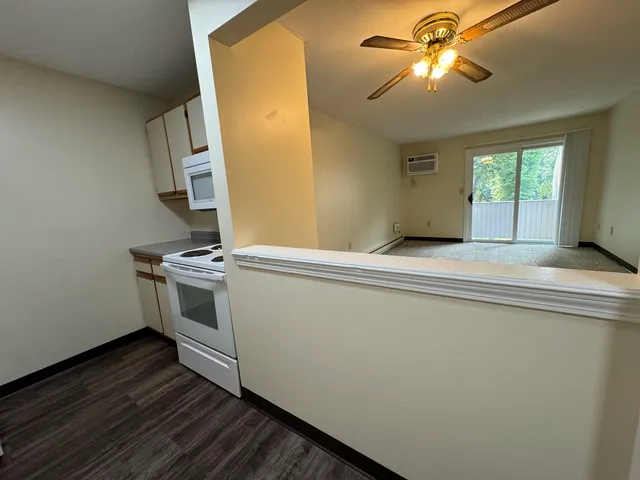 $1,875 | 131 Eastern Avenue, Unit 303, Manchester, NH 03104