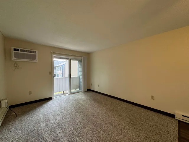 $1,875 | 131 Eastern Avenue, Unit 303, Manchester, NH 03104