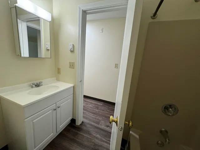 $1,875 | 131 Eastern Avenue, Unit 303, Manchester, NH 03104