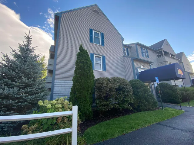 $1,875 | 131 Eastern Avenue, Unit 303, Manchester, NH 03104