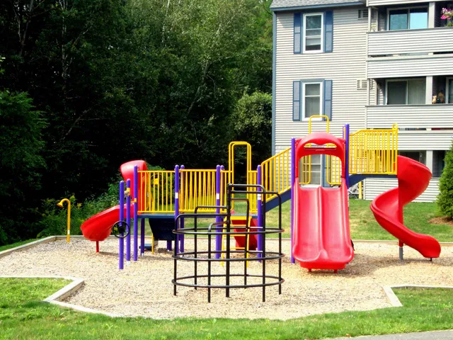 $1,875 | 131 Eastern Avenue, Unit 303, Manchester, NH 03104