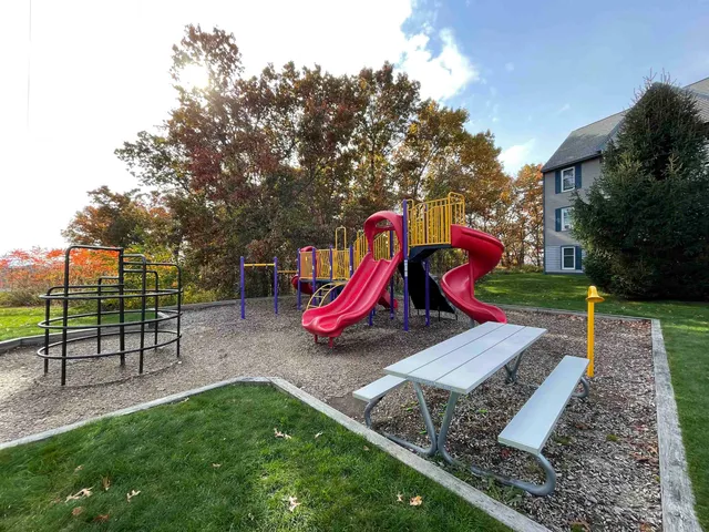 $1,875 | 131 Eastern Avenue, Unit 303, Manchester, NH 03104