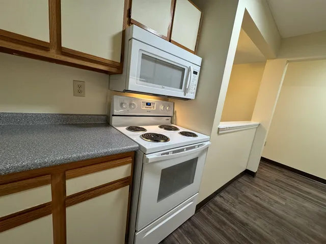 $1,875 | 131 Eastern Avenue, Unit 303, Manchester, NH 03104