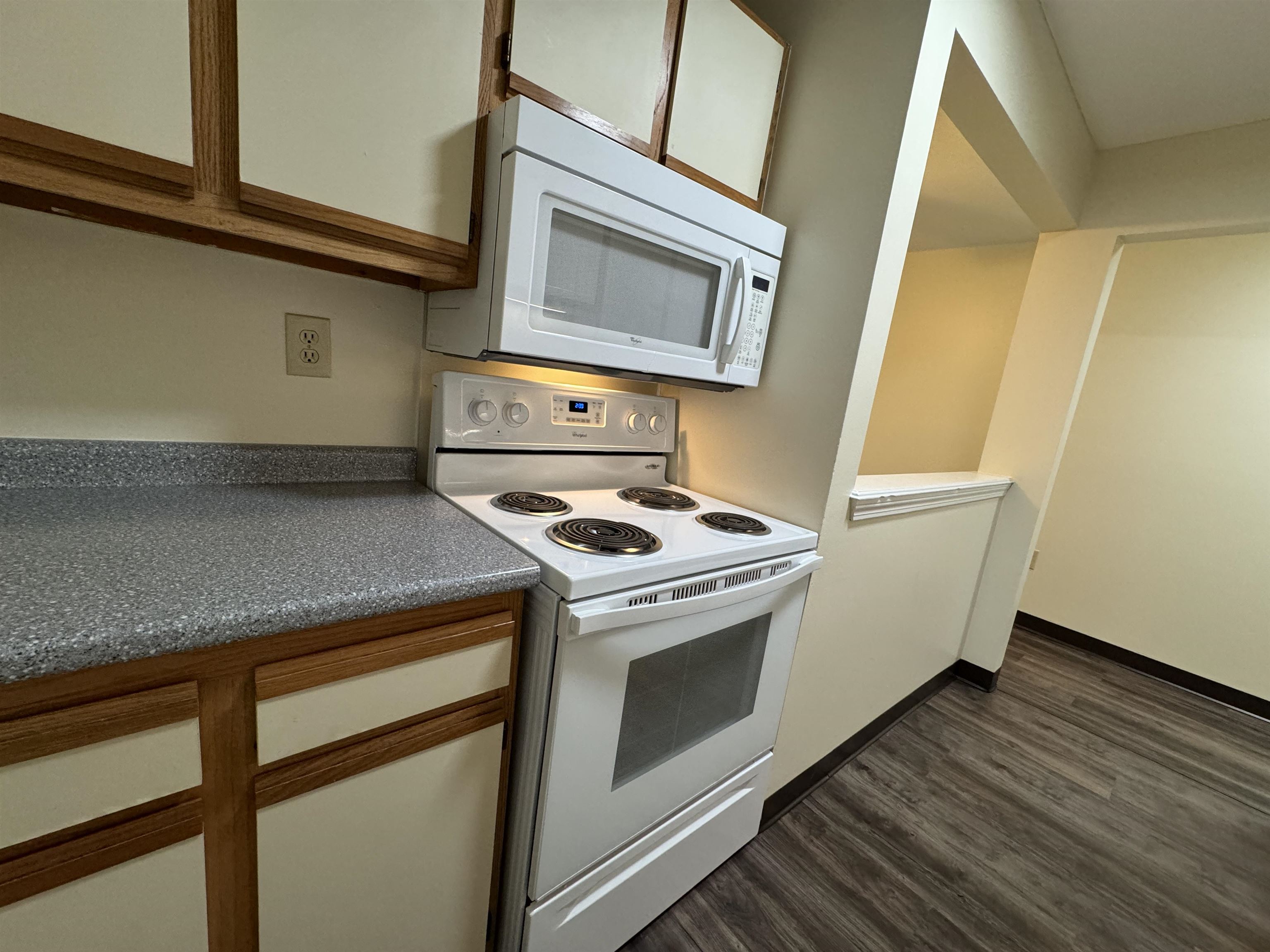 131 Eastern Avenue, Unit 303 Manchester, NH 03104 - Photo 9 of 53