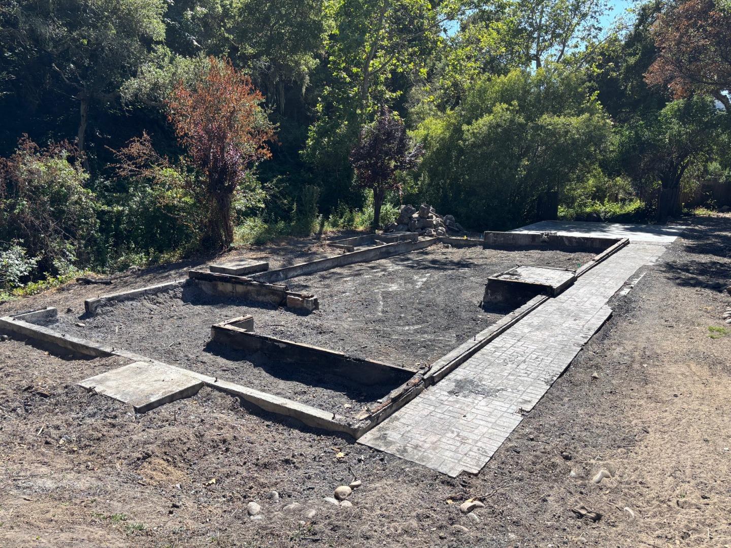382 Corral De Tierra Road Salinas, CA 93908 - Photo 2 of 20 a view of a backyard with table and chairs